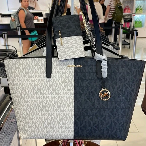 Michael Kors Jet Set Medium Two-Tone Logo Tote
&
Medium Two-Tone Logo Wallet
NWT - Picture 3 of 16